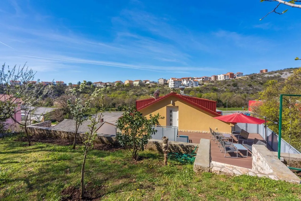 Rimac Apartments And Rooms Novi Vinodolski Guest house