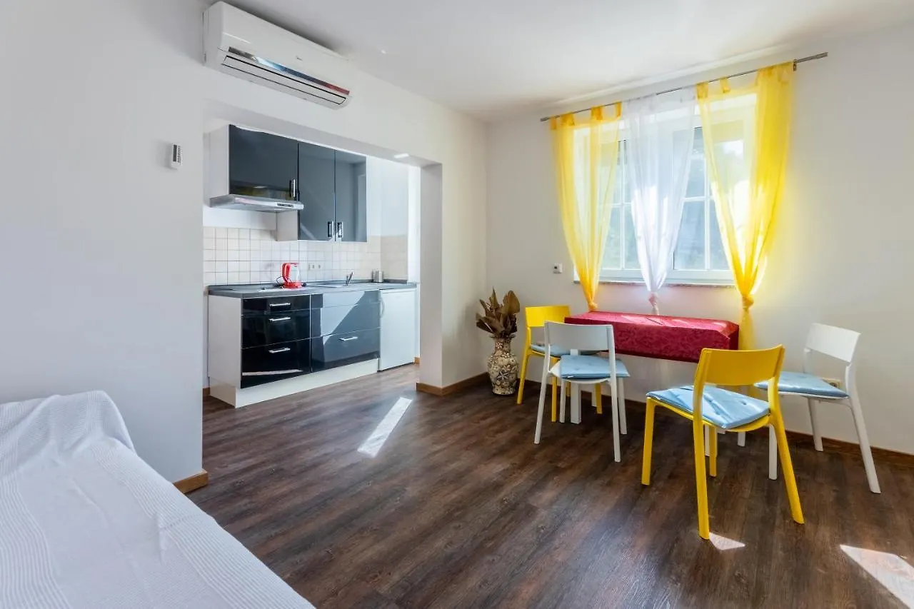 Rimac Apartments And Rooms Novi Vinodolski Guest house