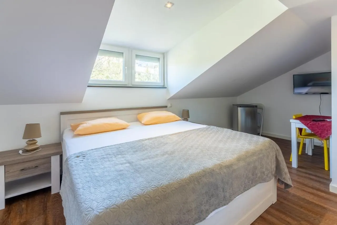 Rimac Apartments And Rooms Novi Vinodolski 0*,